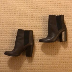 Heeled brown booties